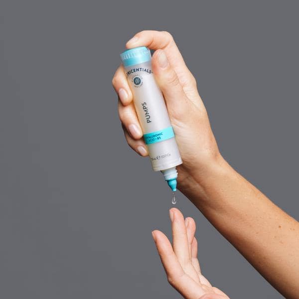 nu-skin-nutricentials-hyaluronic-acid-b5-pump-product-in-hand-image-min