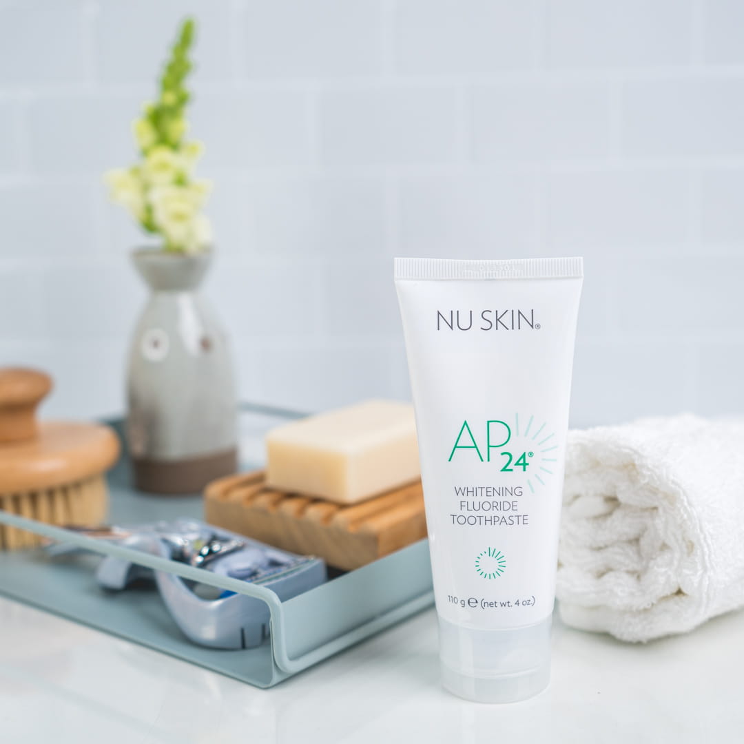 nu-skin-ap-24-whitening-fluoride-toothpaste-product-image (22) (1) Nu Skin AP24 Whitening Fluoride Toothpaste kylpyhuoneessa