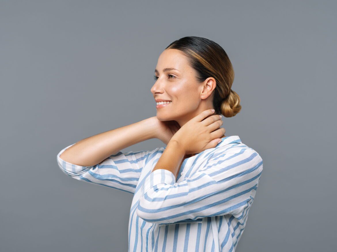 zadwolona kobieta po uzywaniu galvanic spa